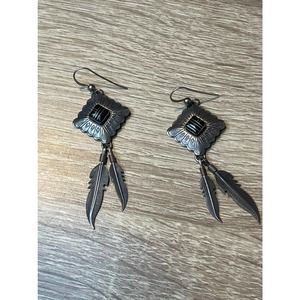Navajo earring sterling 9.25 silver w/onyx stone center